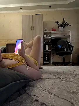 Snapshot of _Yourpussy_ chatting on 15, 4, 2026 Yourpussy online show from 15, 4, 2026