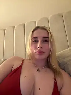 Snapshot of EloiseeUKK chatting on 2, 4, 2026 EloiseeUKK online show from 2, 4, 2026