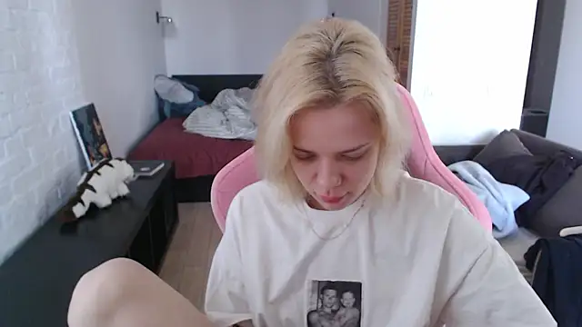 TenderChloe online show from 4, 4, 2026