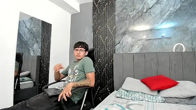 Snapshot of thebaby_col chatting on 24, 3, 2026 thebaby col online show from 24, 3, 2026