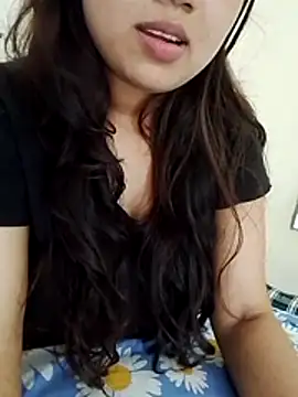 Curvy Divaa online show from 5, 4, 2026