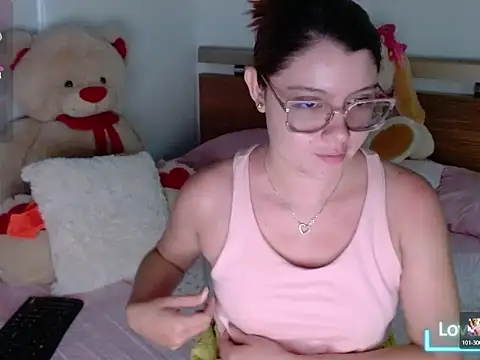 Snapshot of honey-blossom chatting on 27, 4, 2026 honey-blossom online show from 27, 4, 2026