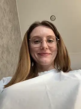 Snapshot of FReyja_44 chatting on 7, 4, 2026 FReyja 44 online show from 7, 4, 2026