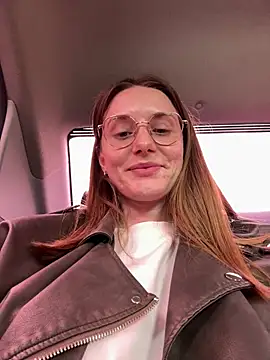 Snapshot of FReyja_44 chatting on 20, 4, 2026 FReyja 44 online show from 20, 4, 2026
