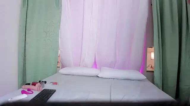 Snapshot of TessaLowe chatting on 25, 3, 2026 TessaLowe online show from 25, 3, 2026