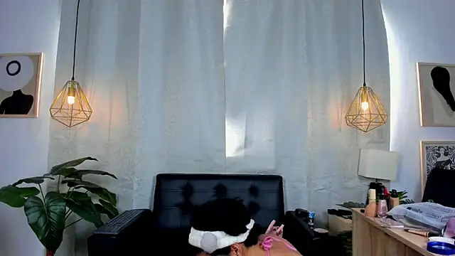 NahomiWhitte online show from 27, 4, 2026