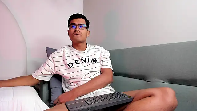 Snapshot of ThiagoVega_ chatting on 11, 7, 2026 ThiagoVega online show from 11, 7, 2026