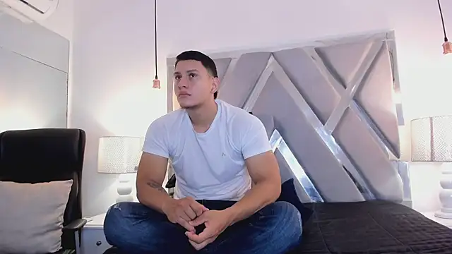 Snapshot of Chriss_Diamond chatting on 24, 4, 2026 Chriss Diamond online show from 24, 4, 2026