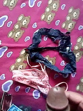 Snapshot of vrlarga chatting on 8, 4, 2026 vrlarga online show from 8, 4, 2026