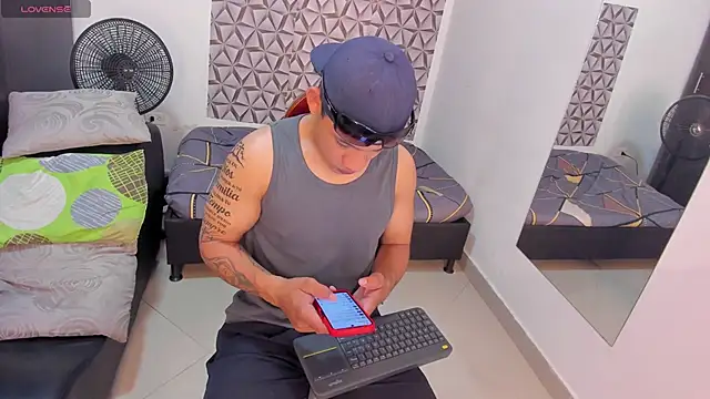 Snapshot of Benjamin_lich chatting on 6, 6, 2026 Benjamin lich online show from 6, 6, 2026