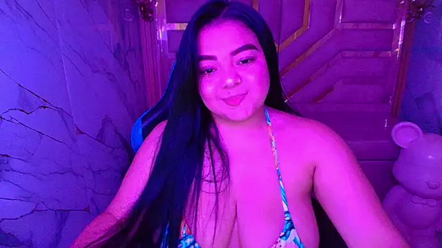 Snapshot of luna__r_ chatting on 23, 4, 2026 luna r online show from 23, 4, 2026