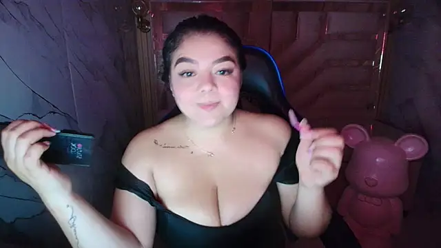 Snapshot of luna__r_ chatting on 6, 5, 2026 luna r online show from 6, 5, 2026