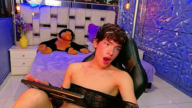 Snapshot of IsaacNovaa chatting on 16, 4, 2026 IsaacNovaa online show from 16, 4, 2026
