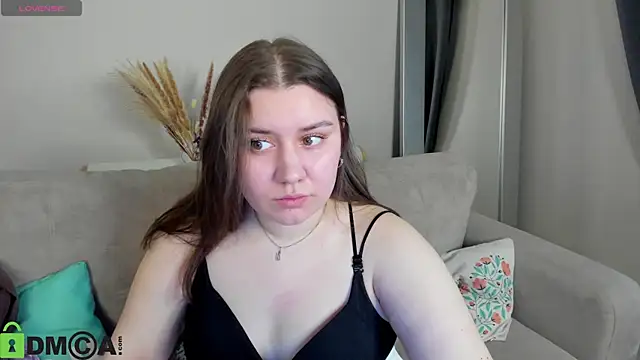 Snapshot of Maya_Raay chatting on 4, 4, 2026 Maya Raay online show from 4, 4, 2026