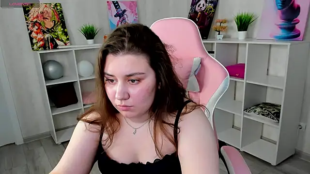 Snapshot of Maya_Raay chatting on 6, 4, 2026 Maya Raay online show from 6, 4, 2026