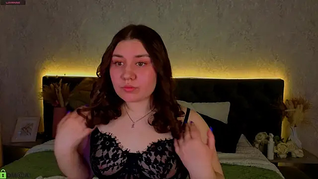 Snapshot of Maya_Raay chatting on 11, 4, 2026 Maya Raay online show from 11, 4, 2026
