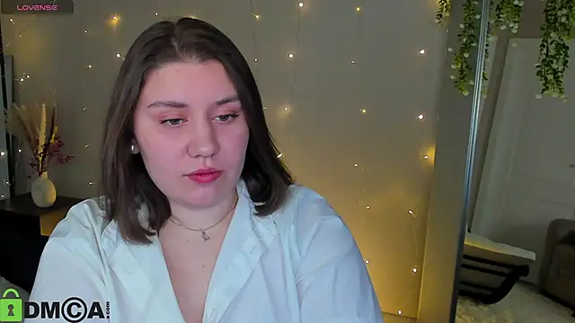 Snapshot of Maya_Raay chatting on 5, 5, 2026 Maya Raay online show from 5, 5, 2026