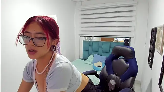 Snapshot of Sara_Red_X chatting on 8, 4, 2026 Sara Red X online show from 8, 4, 2026
