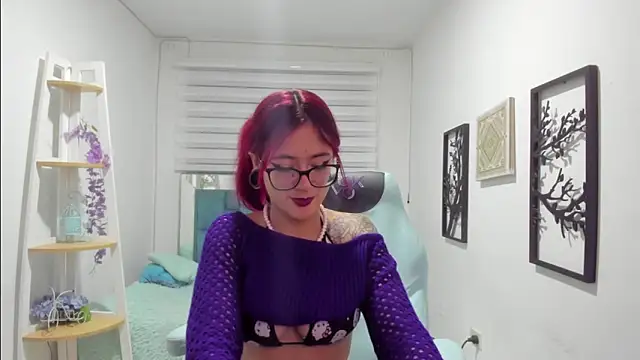 Snapshot of Sara_Red_X chatting on 22, 4, 2026 Sara Red X online show from 22, 4, 2026