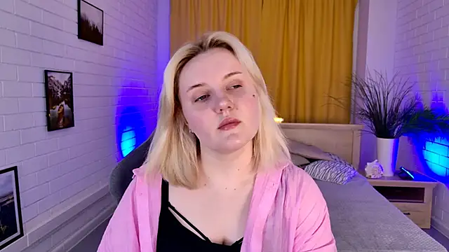 Snapshot of KathyBriggs chatting on 1, 4, 2026 KathyBriggs online show from 1, 4, 2026