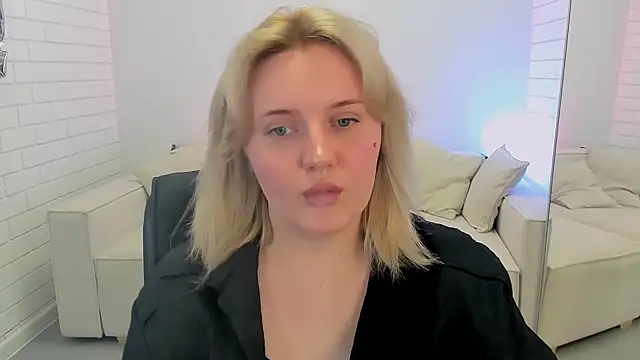 Snapshot of KathyBriggs chatting on 3, 4, 2026 KathyBriggs online show from 3, 4, 2026