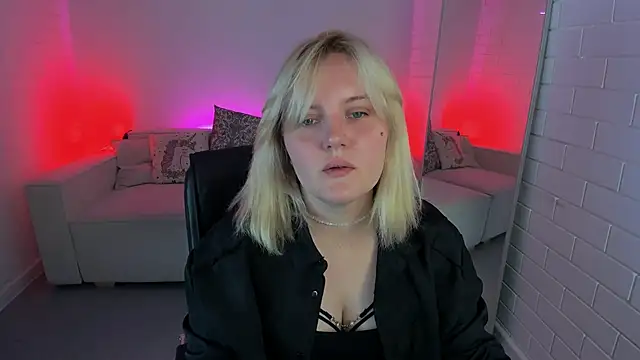 Snapshot of KathyBriggs chatting on 14, 4, 2026 KathyBriggs online show from 14, 4, 2026