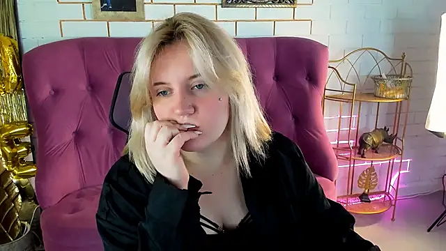 Snapshot of KathyBriggs chatting on 25, 4, 2026 KathyBriggs online show from 25, 4, 2026