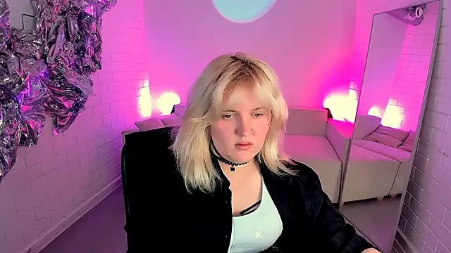 Snapshot of KathyBriggs chatting on 17, 6, 2026 KathyBriggs online show from 17, 6, 2026