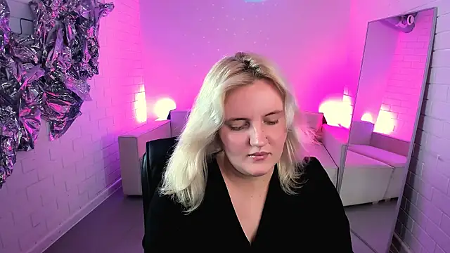Snapshot of KathyBriggs chatting on 25, 6, 2026 KathyBriggs online show from 25, 6, 2026