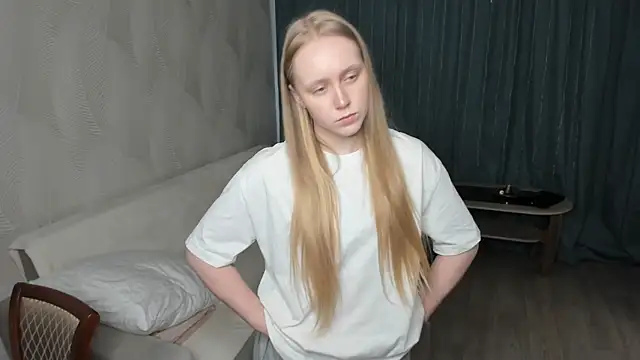 Snapshot of VestaBowmer chatting on 17, 4, 2026 VestaBowmer online show from 17, 4, 2026