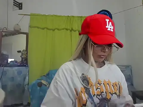 Snapshot of skinny_tyffany chatting on 27, 5, 2026 skinny tyffany online show from 27, 5, 2026