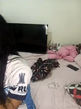 Yi Uzi online show from 2, 4, 2026