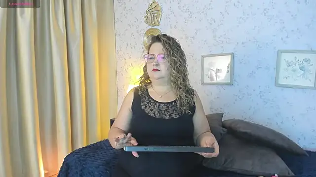 Snapshot of Martinacurvy_ chatting on 19, 6, 2026 Martinacurvy online show from 19, 6, 2026