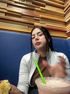 Snapshot of Cami_olarte chatting on 11, 4, 2026 Cami olarte online show from 11, 4, 2026