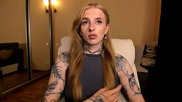 Snapshot of harley_kimm chatting on 7, 7, 2026 harley kimm online show from 7, 7, 2026