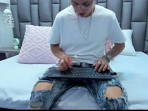 ZoeGrey online show from 10, 4, 2026