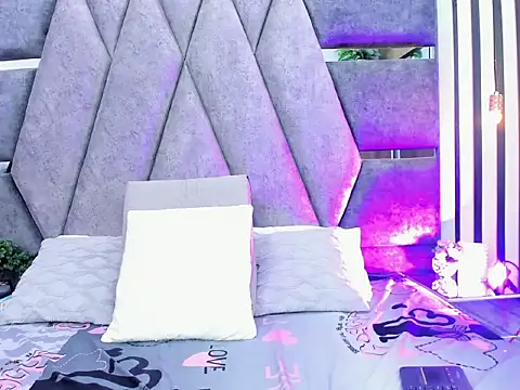 Snapshot of WinnieClarke chatting on 28, 3, 2026 WinnieClarke online show from 28, 3, 2026