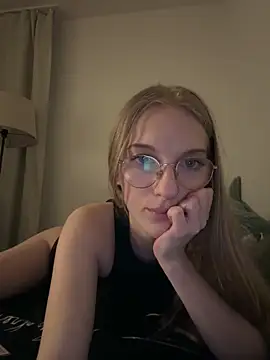 Snapshot of EvaEvis chatting on 15, 4, 2026 EvaEvis online show from 15, 4, 2026