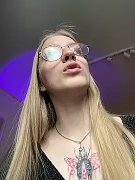 Snapshot of EvaEvis chatting on 13, 5, 2026 EvaEvis online show from 13, 5, 2026