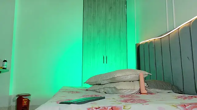 Snapshot of tifaniith_ chatting on 27, 3, 2026 tifaniith online show from 27, 3, 2026