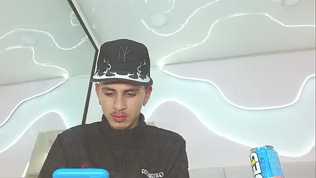 Snapshot of DanntheStiff chatting on 6, 6, 2026 DanntheStiff online show from 6, 6, 2026