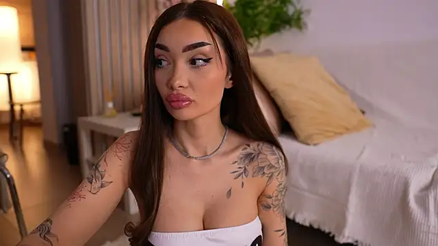 Snapshot of SashaFererra chatting on 13, 4, 2026 SashaFererra online show from 13, 4, 2026
