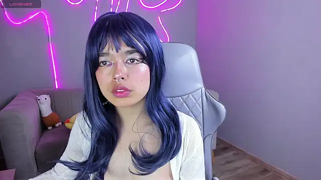 Snapshot of Saphyralux chatting on 4, 6, 2026 Saphyralux online show from 4, 6, 2026