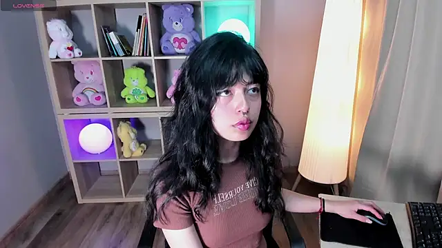 Snapshot of Saphyralux chatting on 17, 6, 2026 Saphyralux online show from 17, 6, 2026