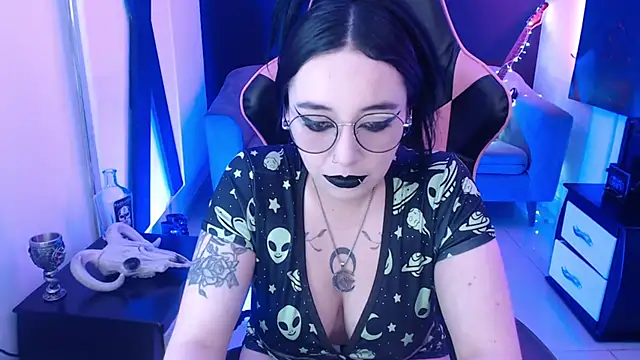 Snapshot of Nyxnocturne chatting on 5, 6, 2026 Nyxnocturne online show from 5, 6, 2026