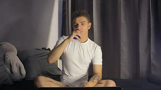 Snapshot of MaxWoolf chatting on 8, 7, 2026 MaxWoolf online show from 8, 7, 2026