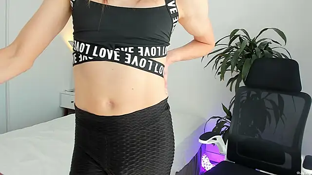 Snapshot of LilyReina chatting on 31, 3, 2026 LilyReina online show from 31, 3, 2026