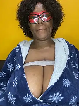 Snapshot of BoobsQueeen chatting on 9, 6, 2026 BoobsQueeen online show from 9, 6, 2026