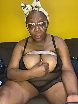 Snapshot of BoobsQueeen chatting on 30, 6, 2026 BoobsQueeen online show from 30, 6, 2026
