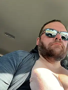 hugemanbreasts online show from 28, 5, 2026